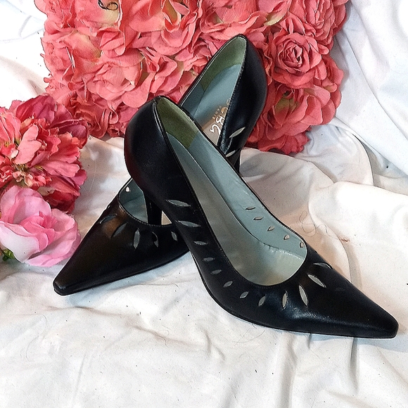BCBG Paris Shoes - Gorgeous BCBG black high heels size 38 or us 7.5